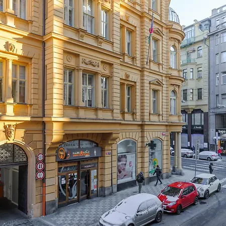 Spacious 3-Bedrooms Apartment Near Karlin Square Prague Exterior photo