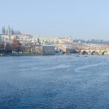 Spacious 3-Bedrooms Apartment Near Karlin Square Prague Exterior photo